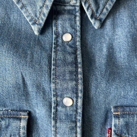 NWT! Levi’s Denim Jean Button Down shirt Size Small - Picture 4 of 11